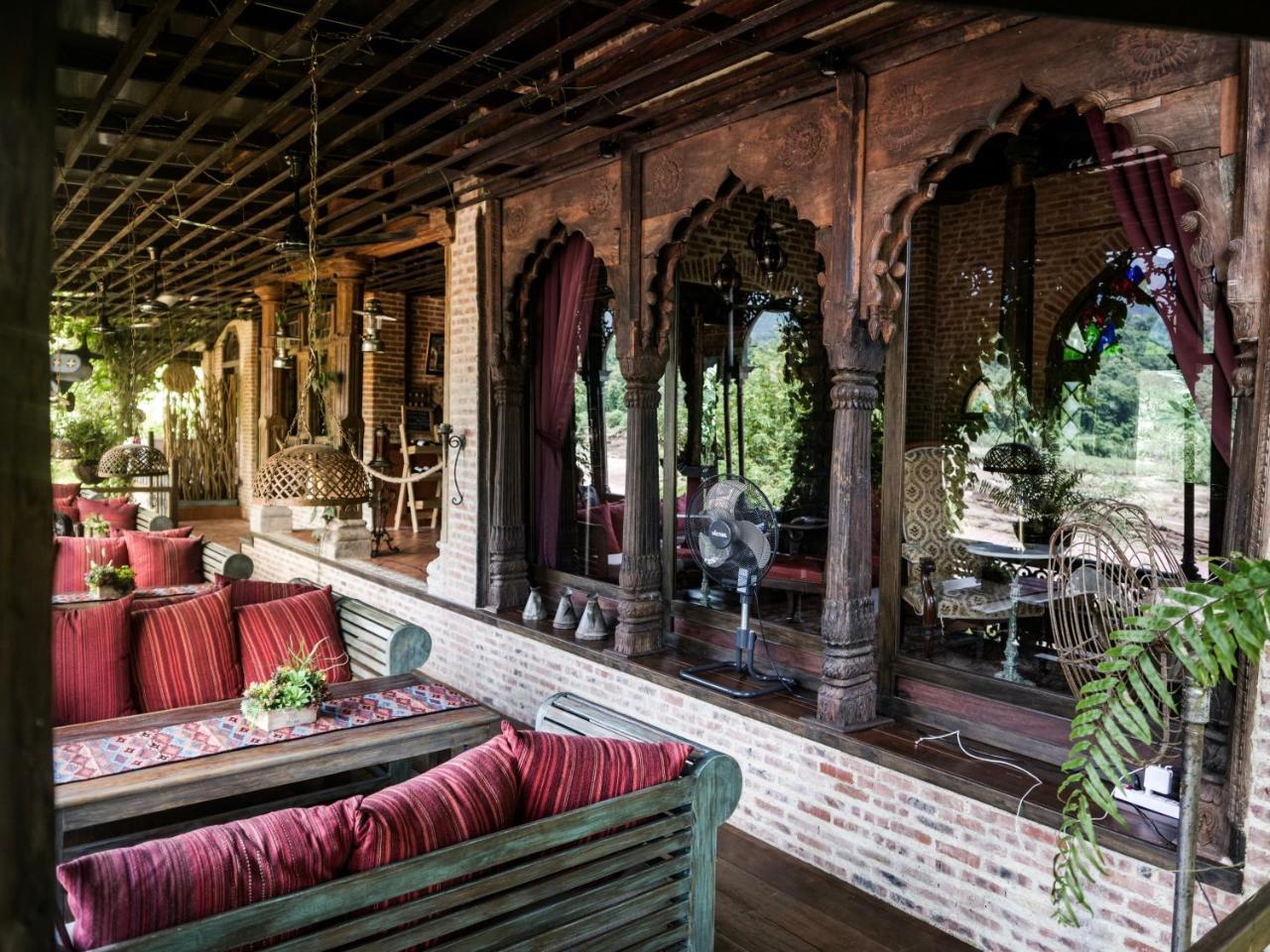 Chateau Orientale Resort Luang Prabang Exterior foto